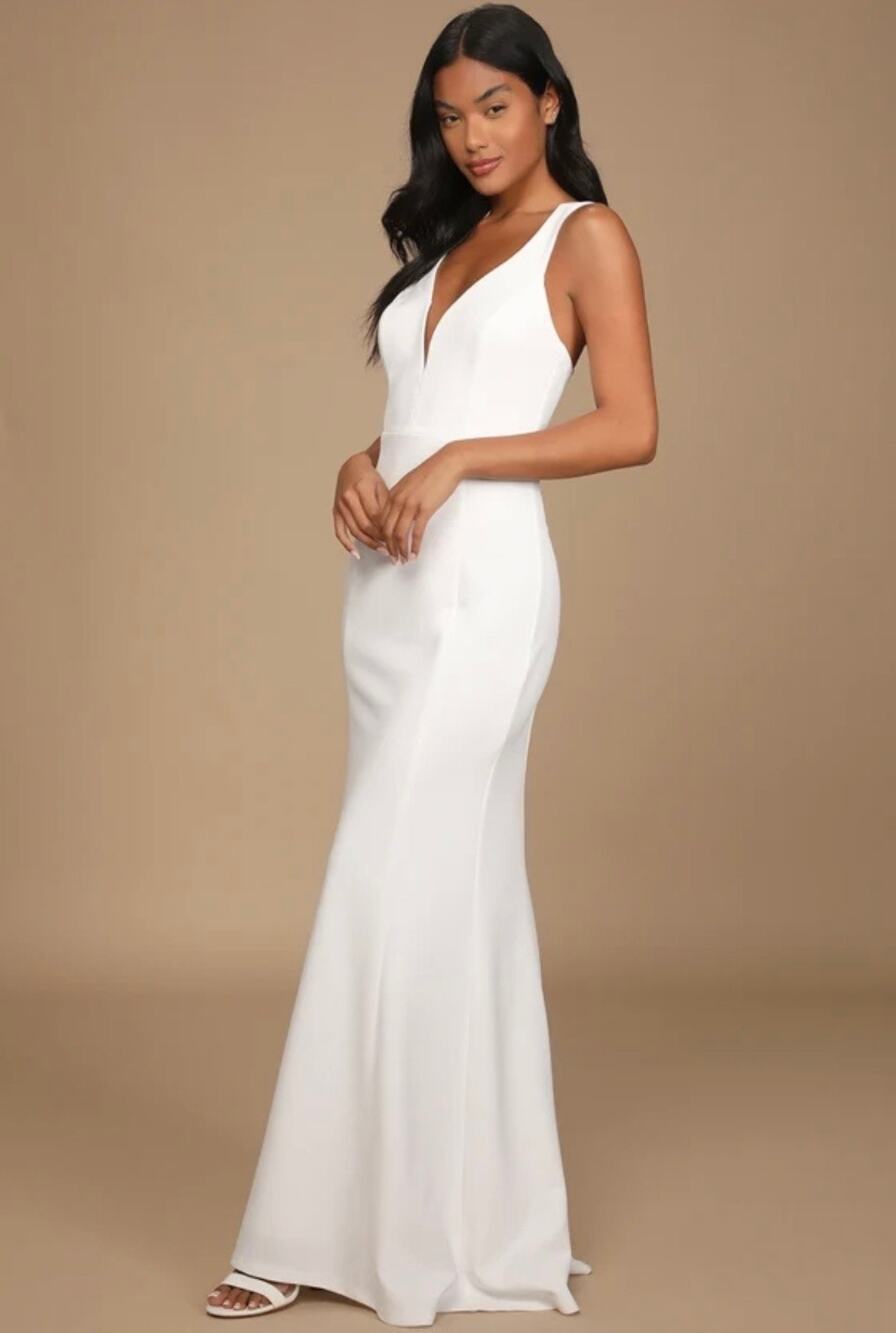 NWOT Lulus Forever Crush White Mermaid Maxi Dress
Size XS MSRP $118
